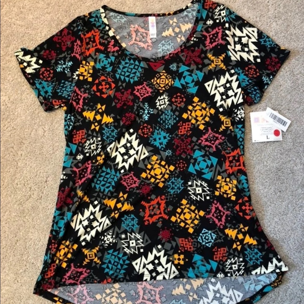 NEW Lularoe Classic T (L)